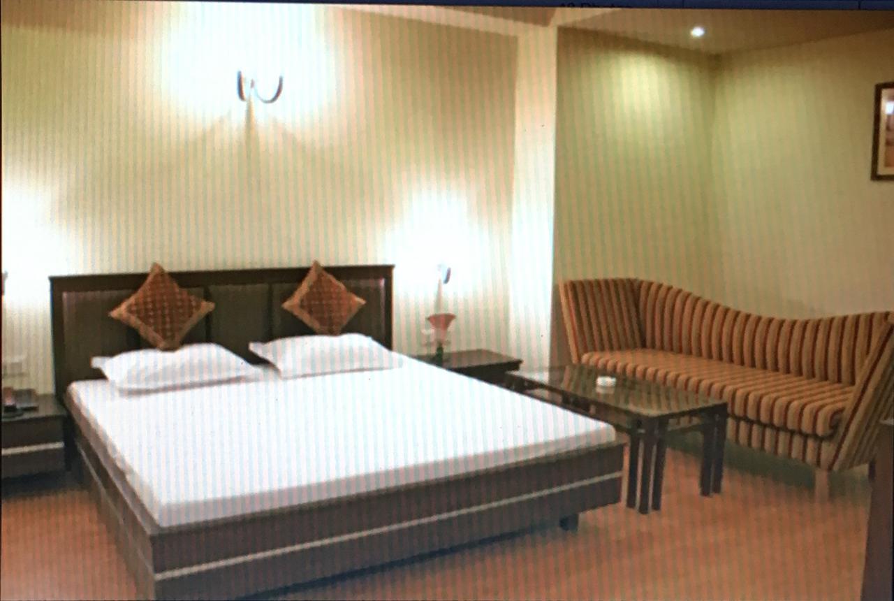 Elm Tree Amritsar Hotel Bagian luar foto