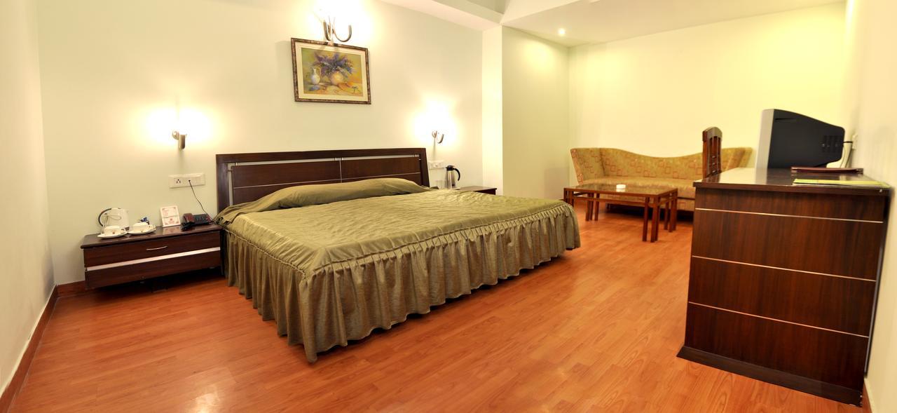 Elm Tree Amritsar Hotel Bagian luar foto